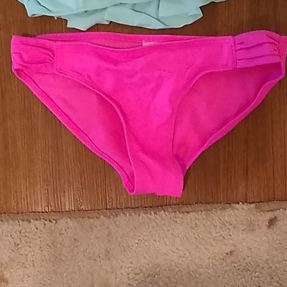 Swimsuits - Picture 4 of 8